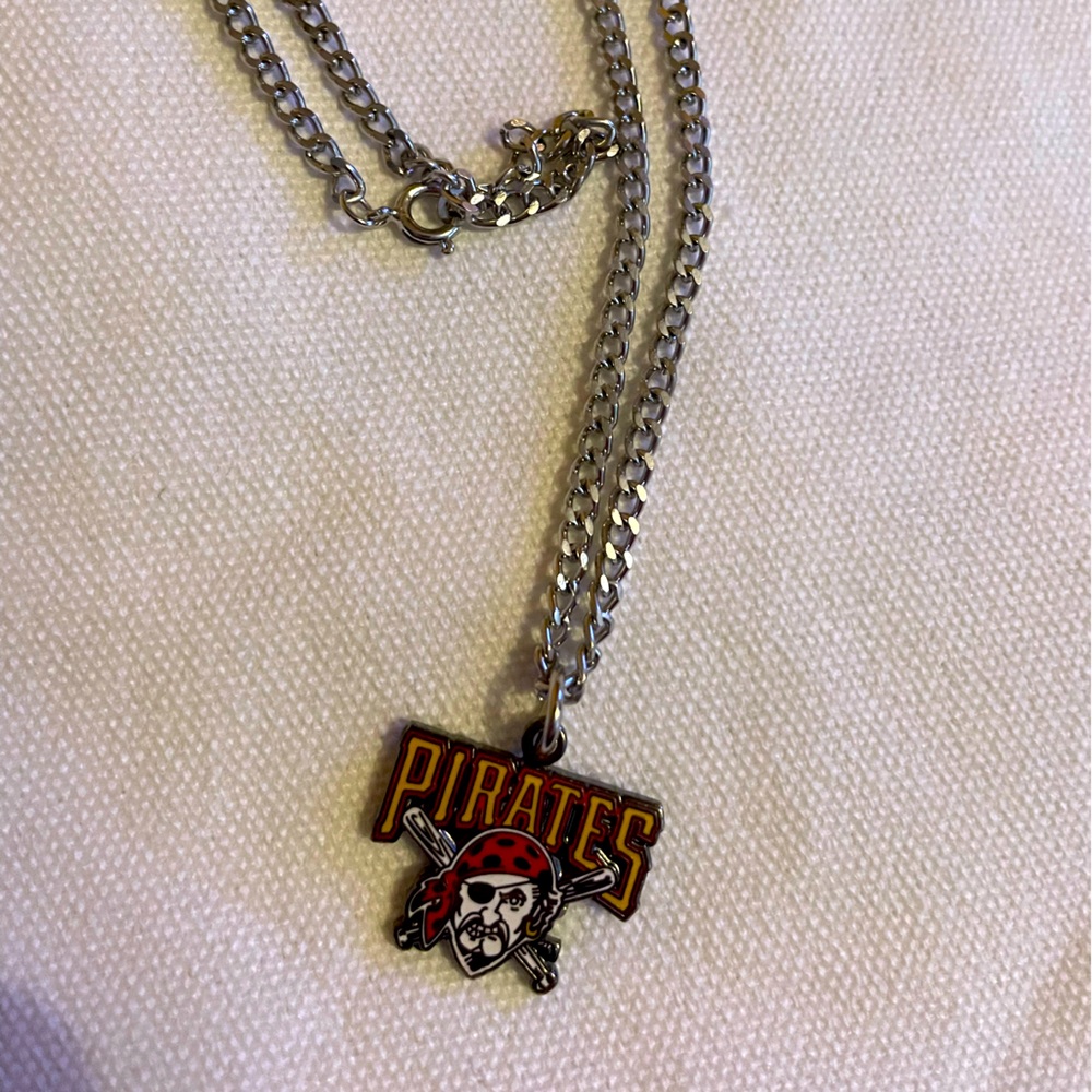 MLB Brand New Pittsburgh Pirates Jolly Roger Necklace 🏴☠️⚾️⚾️⚾️